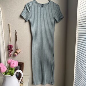 green bodycon dress with slit